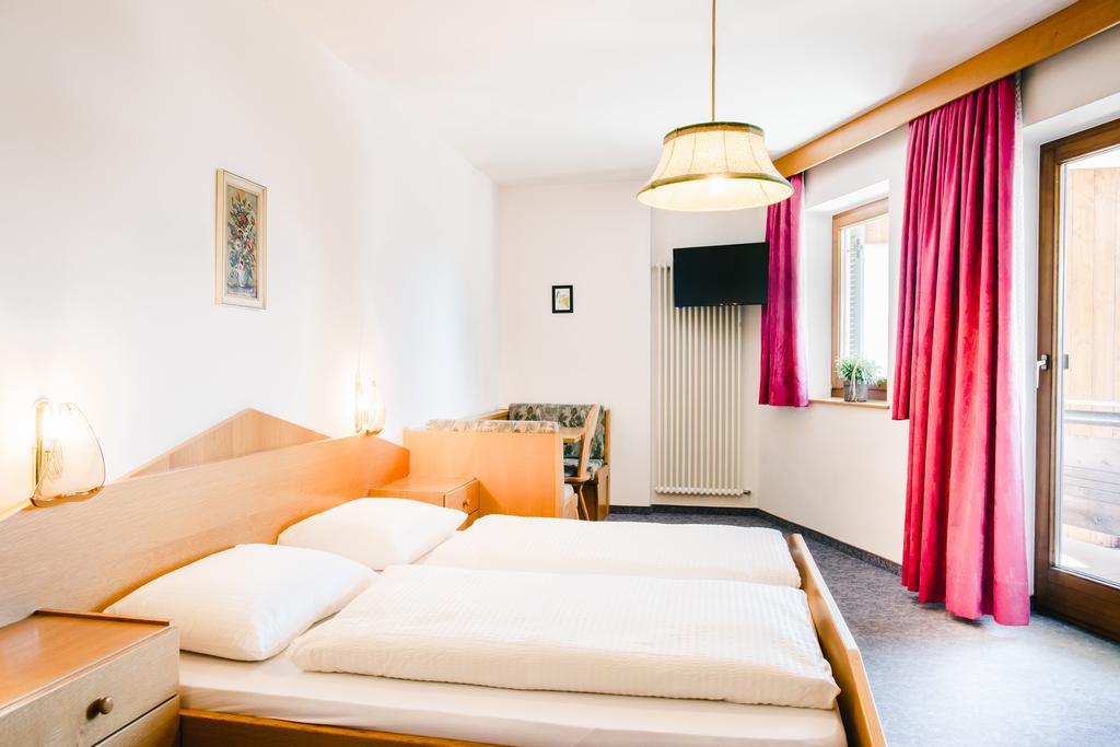 Gasthof Hotel Wöhrmaurer Velturno Exteriör bild
