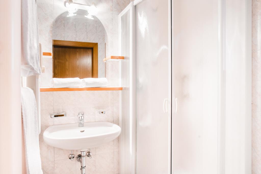 Gasthof Hotel Wöhrmaurer Velturno Exteriör bild